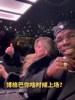博格巴解禁了也没见他有球踢，还天天带着妹子四处玩耍~