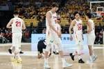 上场赛后有人说中国男篮主场打得够差的 有些时候连骂都不想骂了