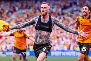 绝杀！赫尔城1-0米德尔斯堡升入英超 麦克伯尼补时制胜